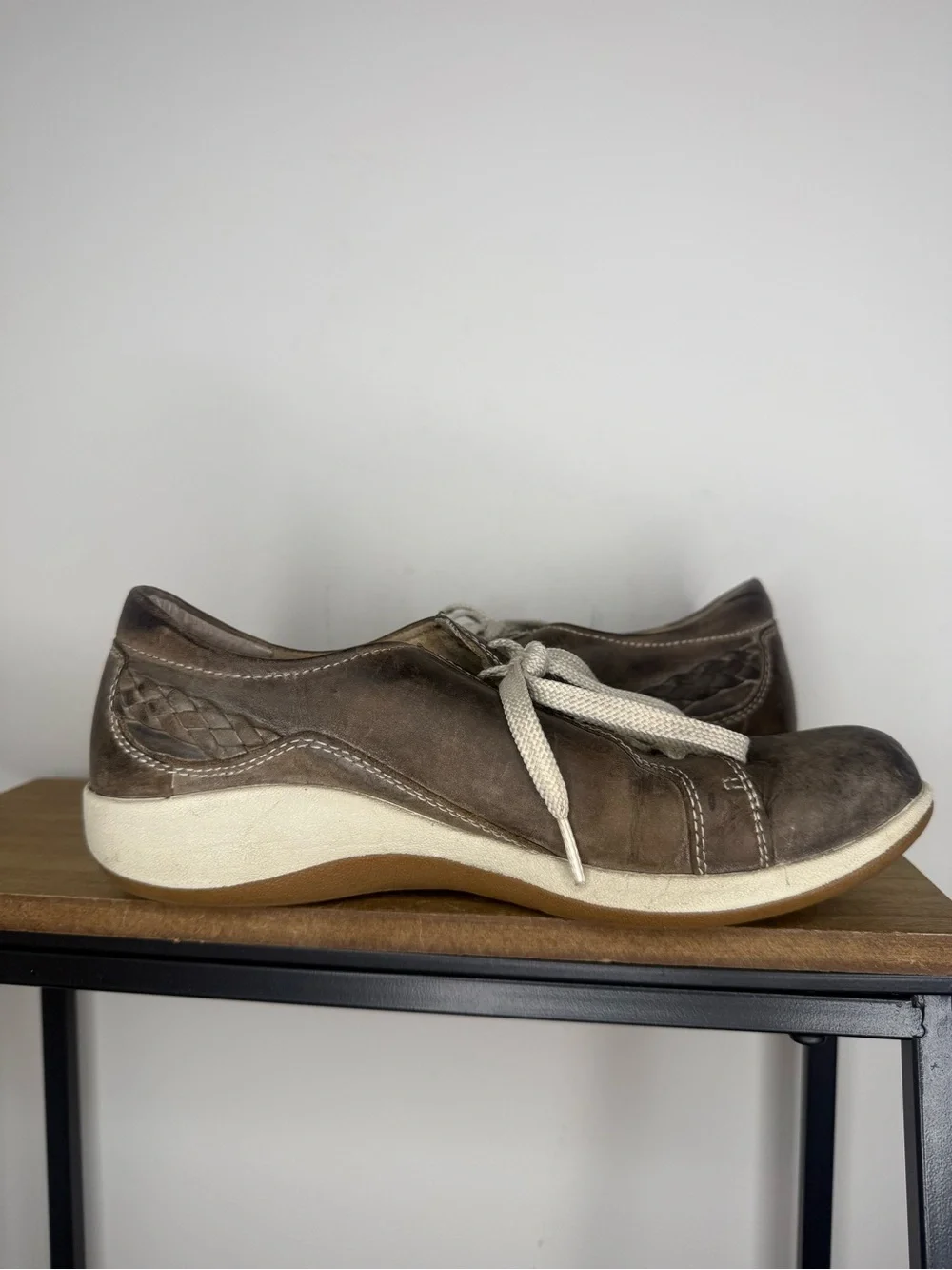 Aetrex Dana Leather Braided Detail Sneakers